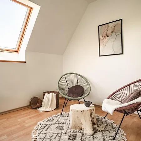 Shanta Apartment *